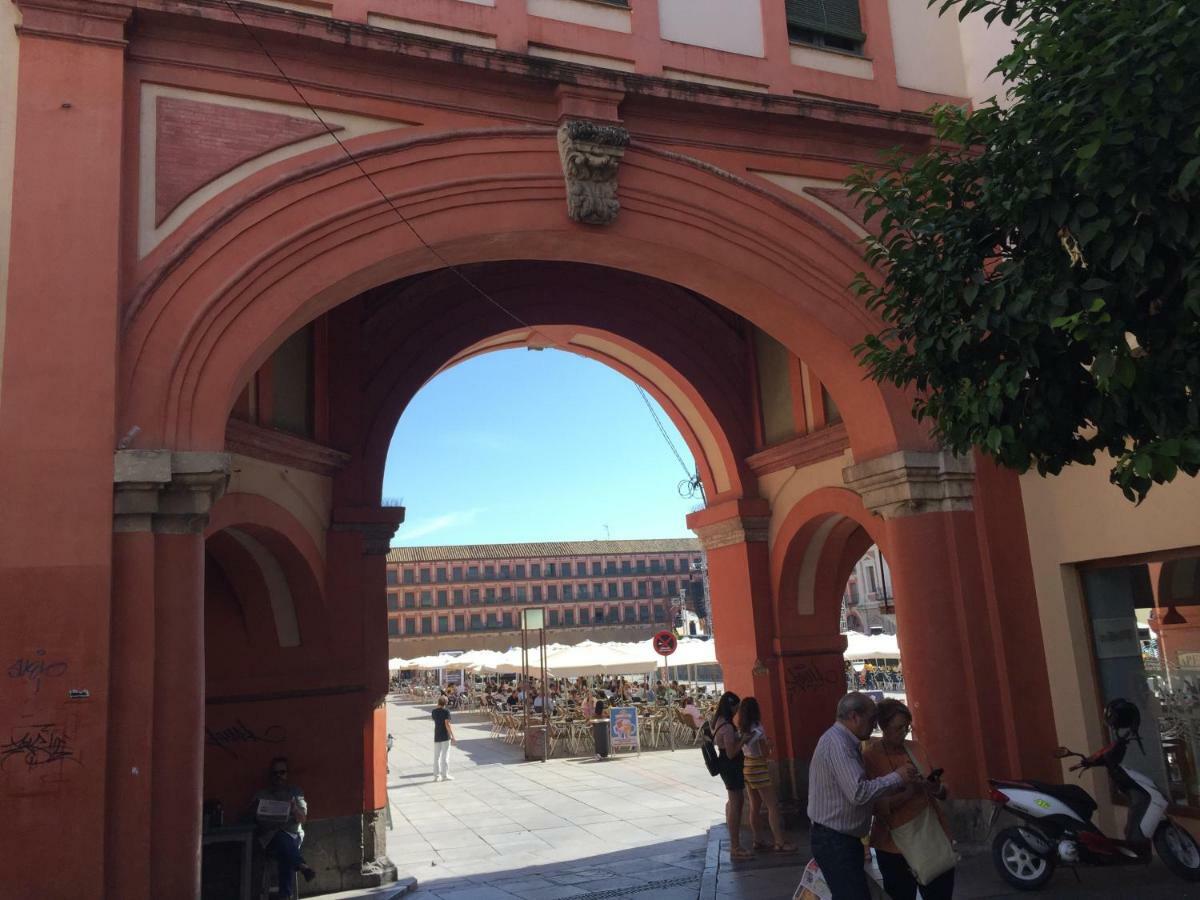 Apartamento Plaza De La Corredera Kordoba Bagian luar foto