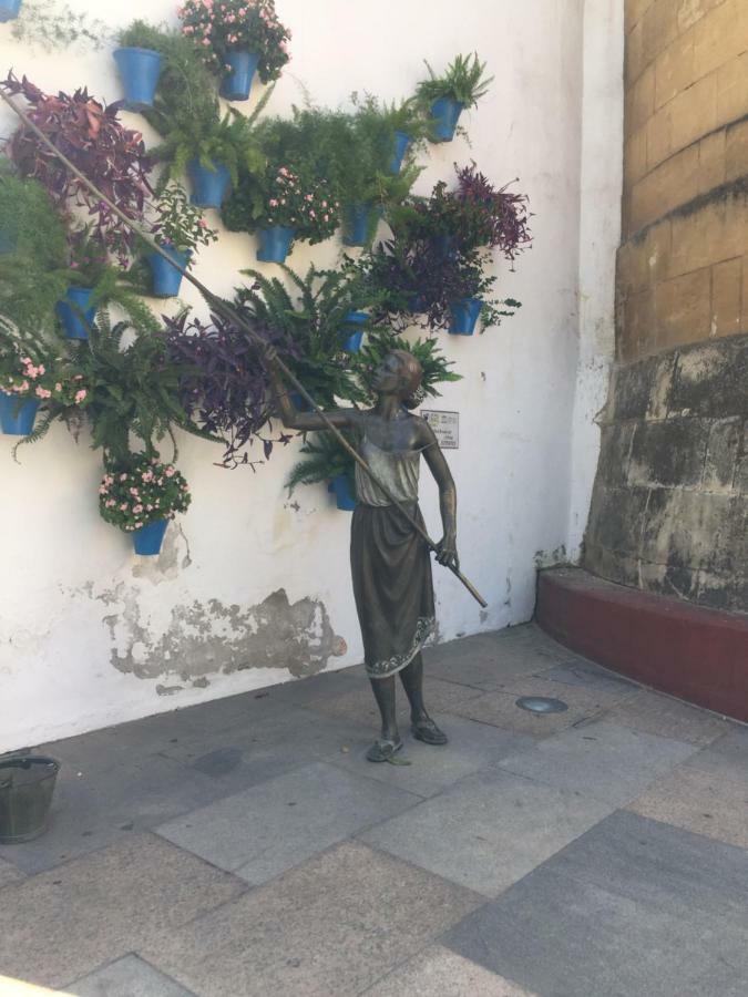 Apartamento Plaza De La Corredera Kordoba Bagian luar foto