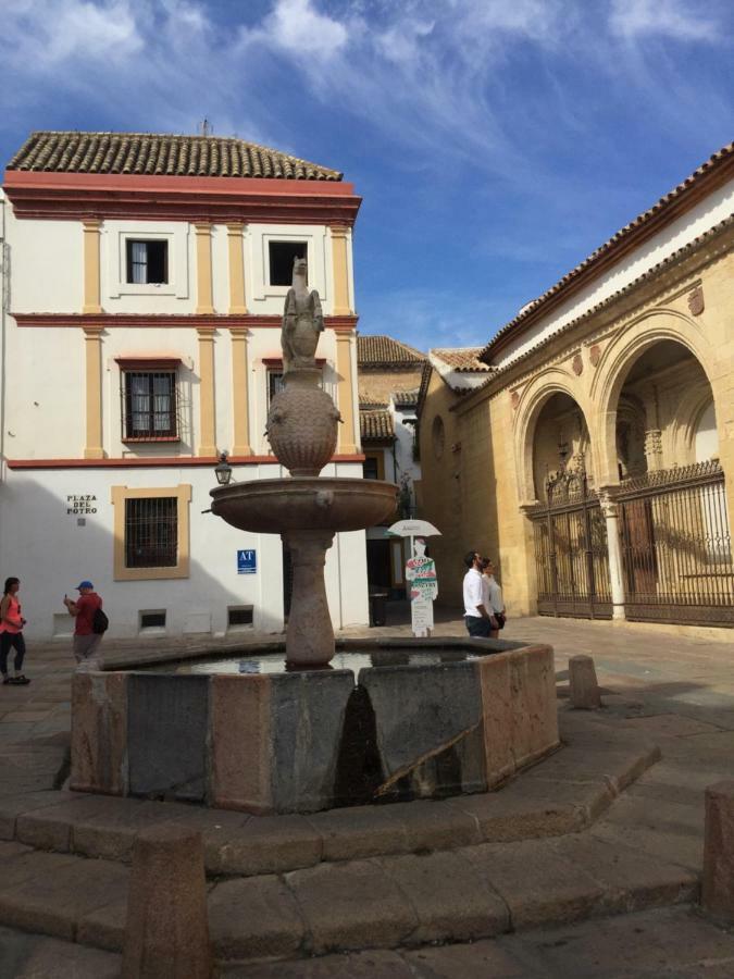 Apartamento Plaza De La Corredera Kordoba Bagian luar foto