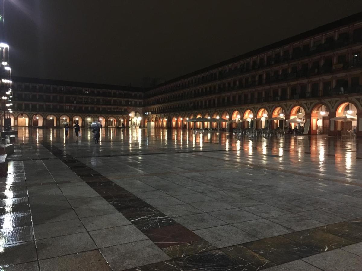 Apartamento Plaza De La Corredera Kordoba Bagian luar foto